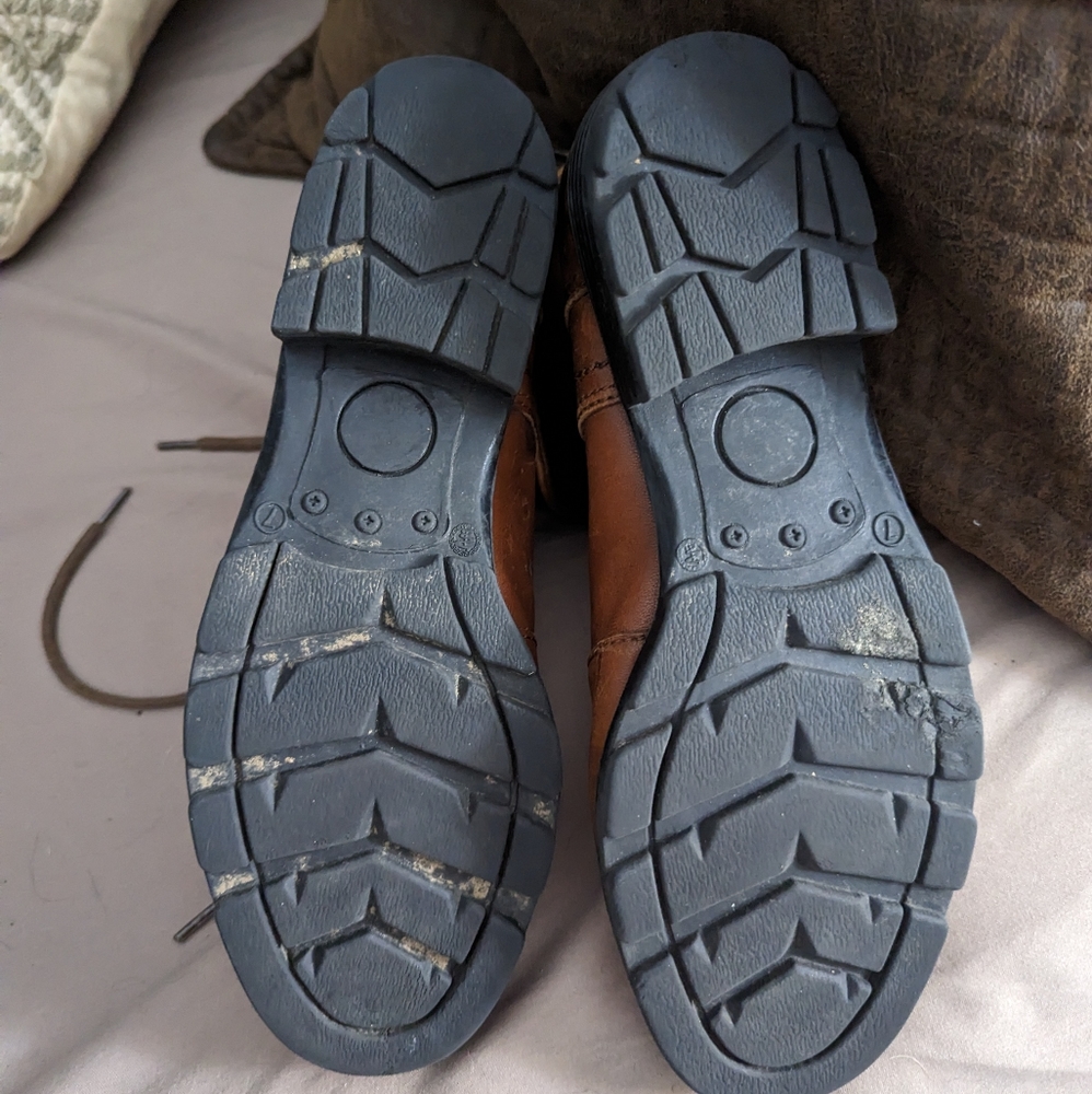 Size 7 boot - Picture 6 of 6